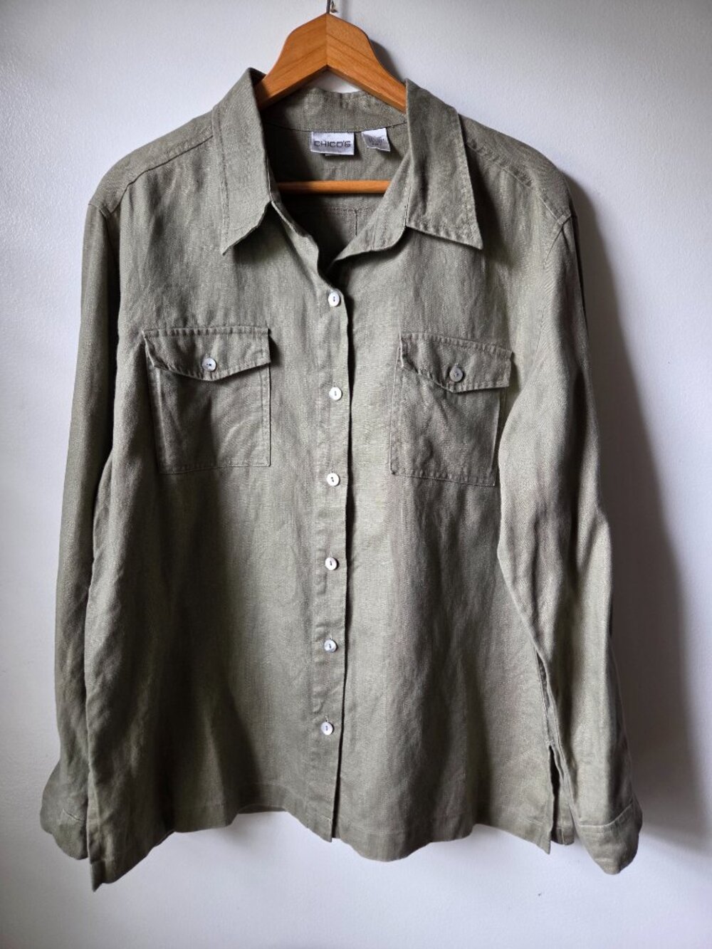 EUC CHICO'S TAUPE GREY 100% LINEN BUTTON DOWN SHIRT LONG SLEEVES SIZE 2 / L WMN